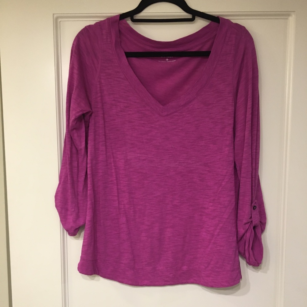 3 quarter length purpleish/pink v neck tee.
